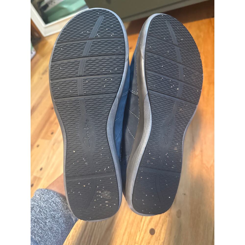 NEW Clarks Women's Appley Tie Sneakers 9 Wide Navy Nubuck Comfort Shoe - Picture 6 of 8